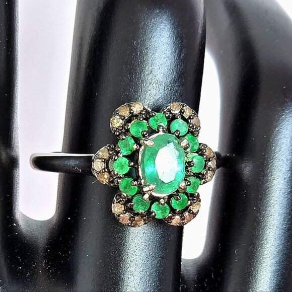 925 Sterling Silver Ring Sz 7 with Natural Emerald & 18 Natural Diamonds. - Picture 11 of 15